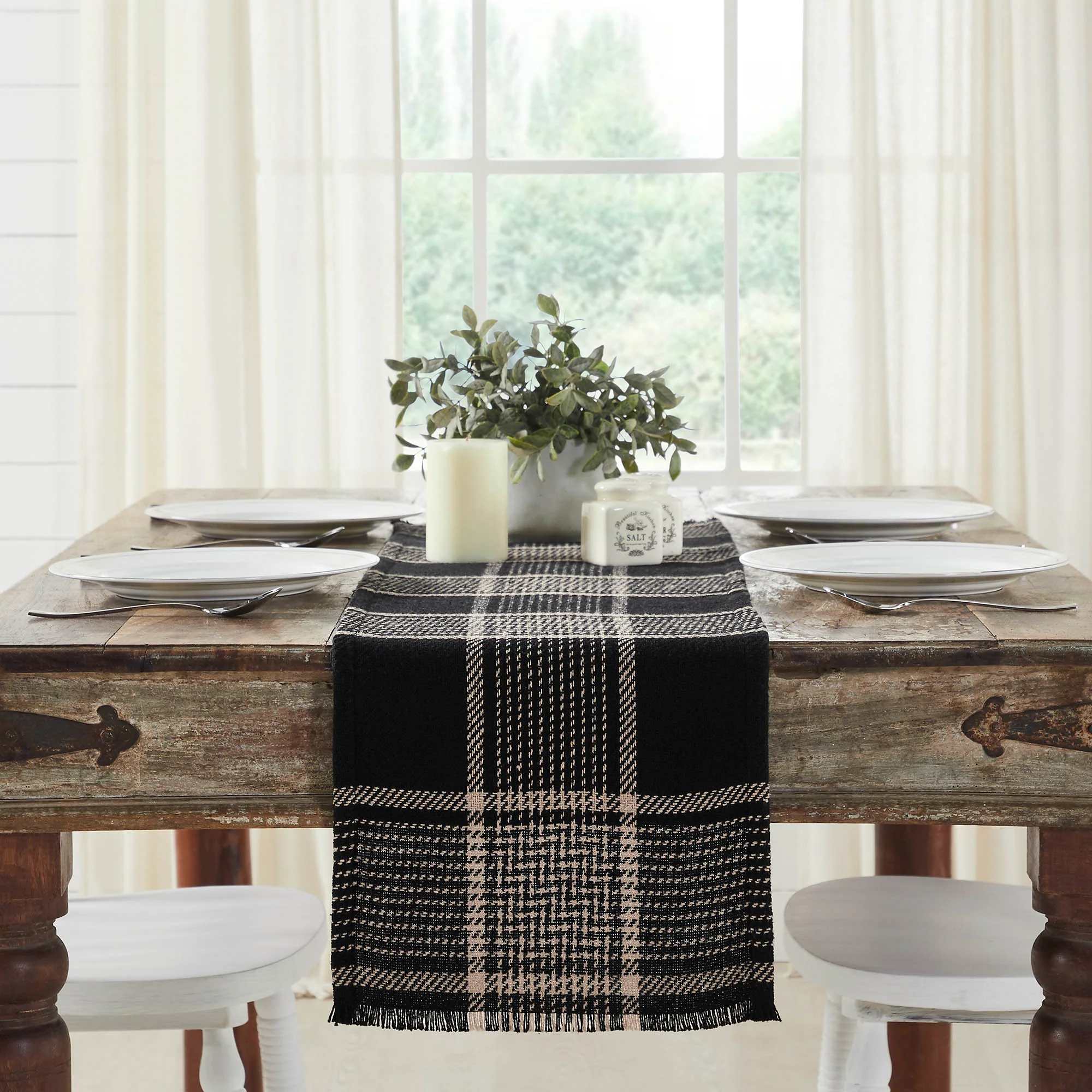 Exton Black Table Runner - Image 2