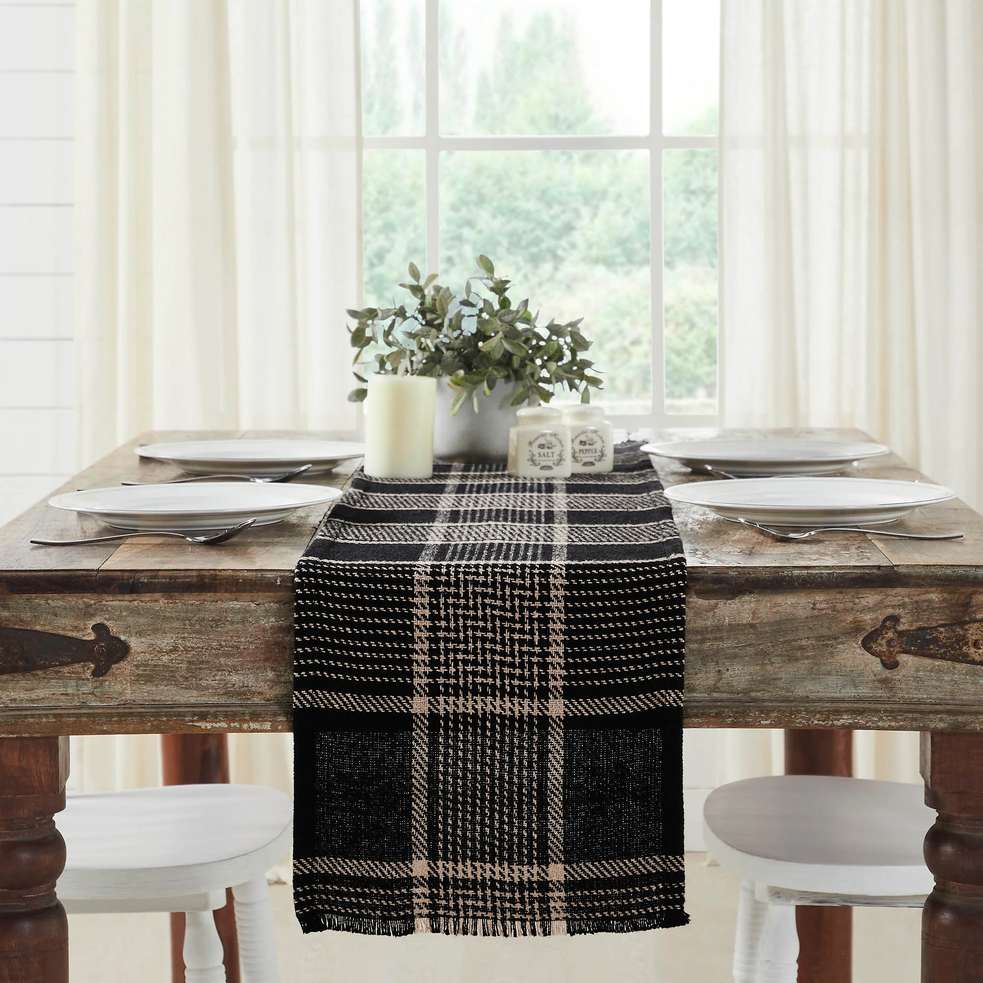 Exton Black Table Runner - Image 3