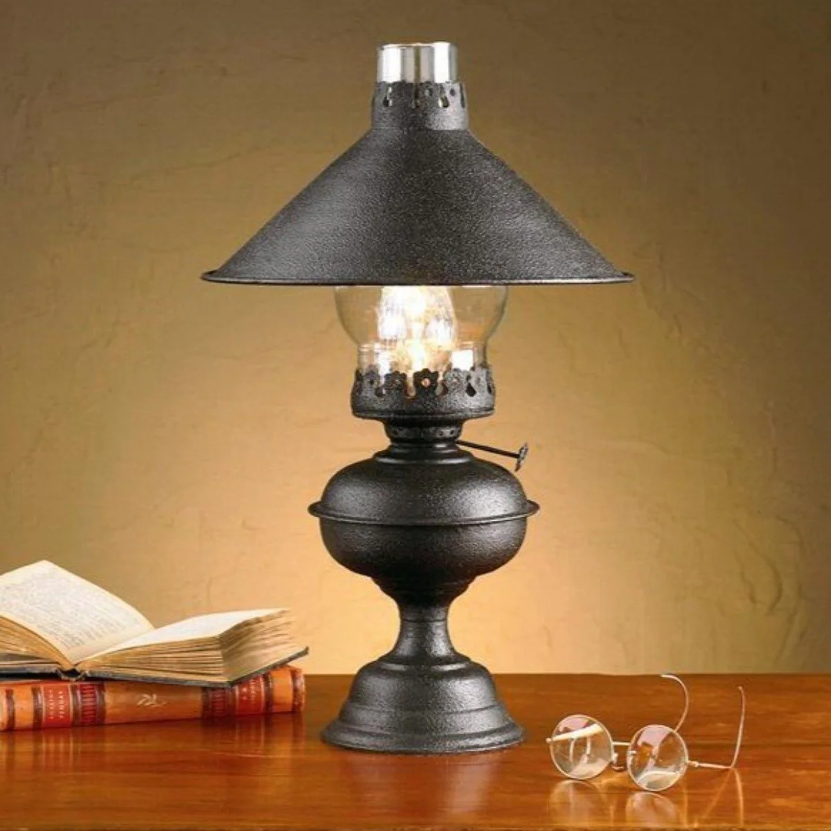 Hartland Lamp