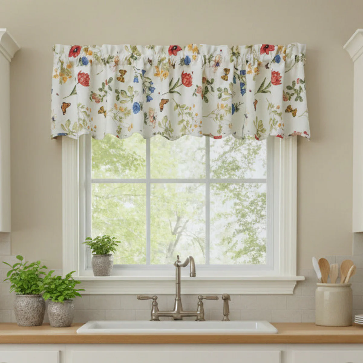 Meadow Flowers Scalloped Valance - Image 3